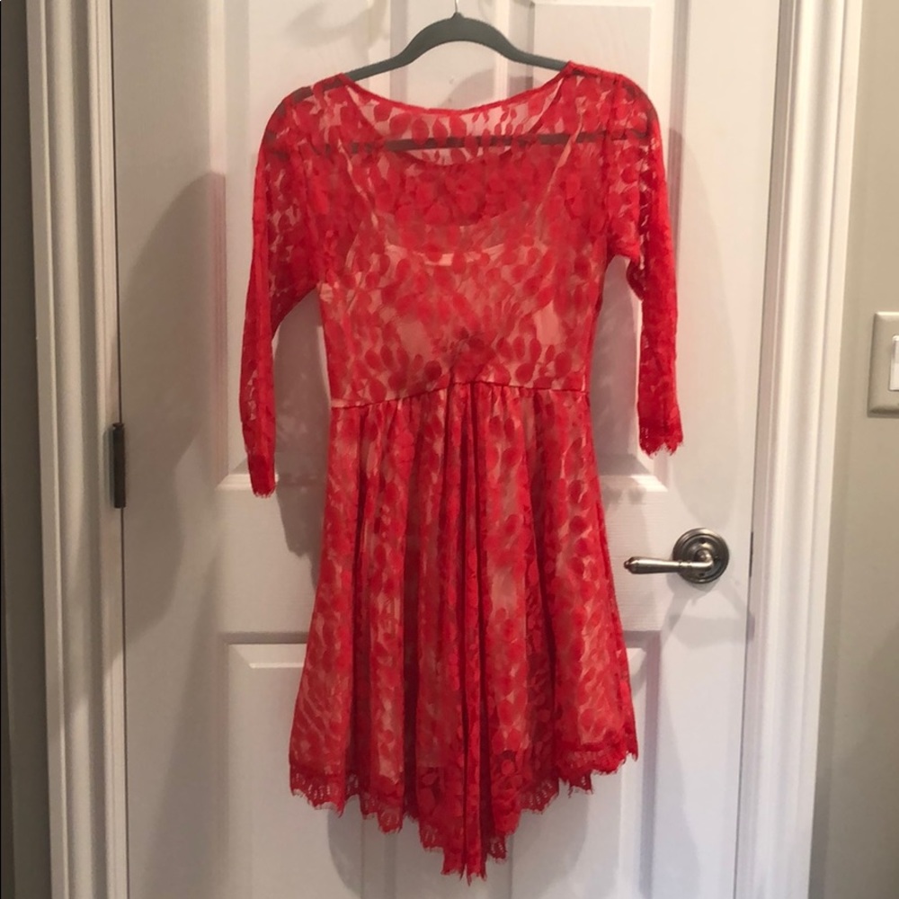 Red dress - Picture 3 of 3